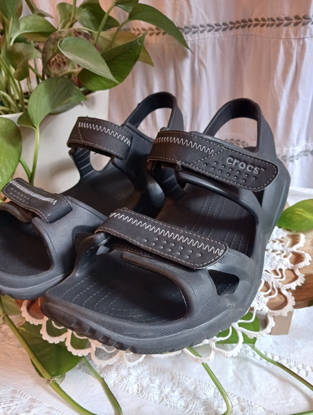 Ionic Comfort Crocs Men 11 Black Velcro Straps Good Condition Soles And Footbed